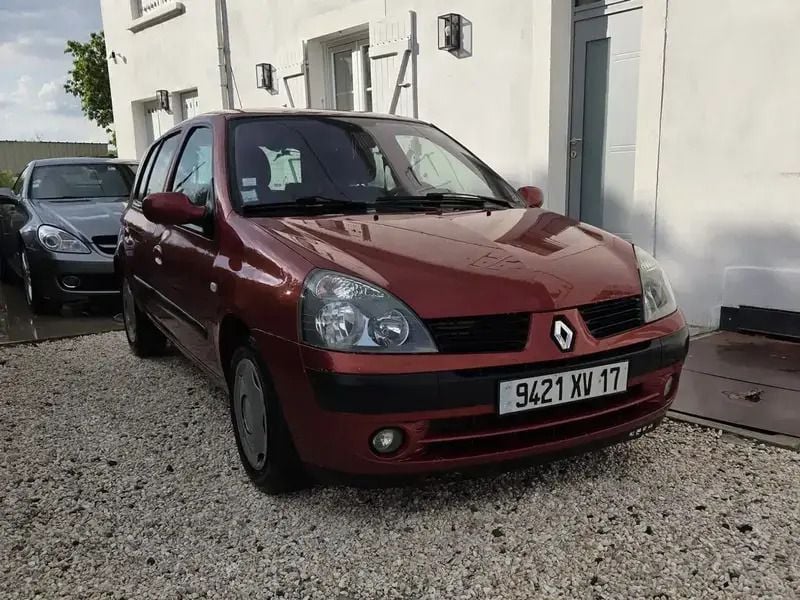 Rouge Utilisé 2004 Renault Clio II Authentique Citadine | 2 000 € (Bon prix) - Image 1/4