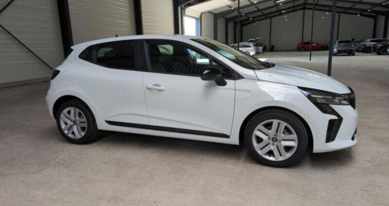 Blanc Utilisé 2023 Renault Clio V Evolution Berline | 21 990 € - Image 1/4