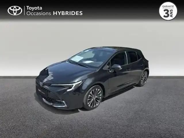 Blanc Utilisé 2024 Toyota Corolla Design Berline | 25 890 € (Prix juste) - Image 1/4