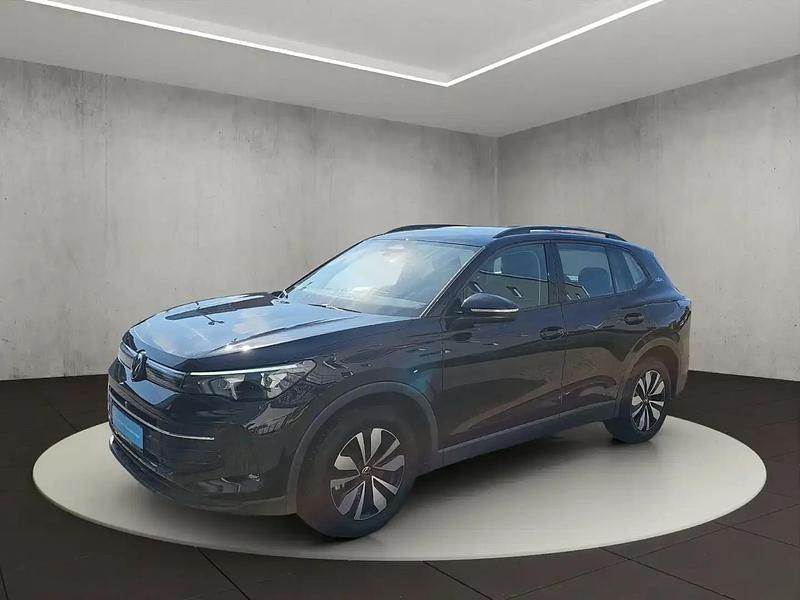 Noir Utilisé 2024 VW Tiguan Goal SUV | 36 000 € (Bon prix) - Image 1/4