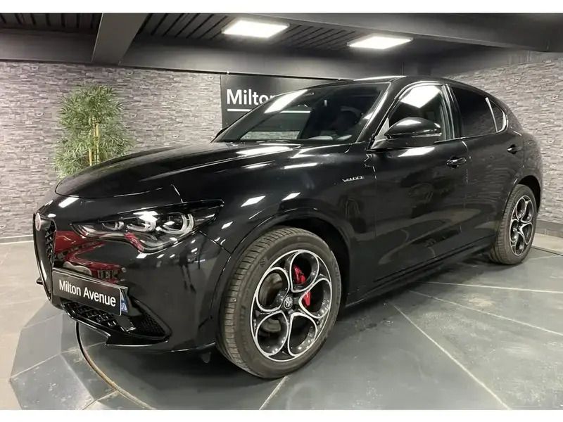 Noir Utilisé 2024 Alfa Romeo Stelvio Veloce SUV | 41 990 € (Prix juste) - Image 1/4