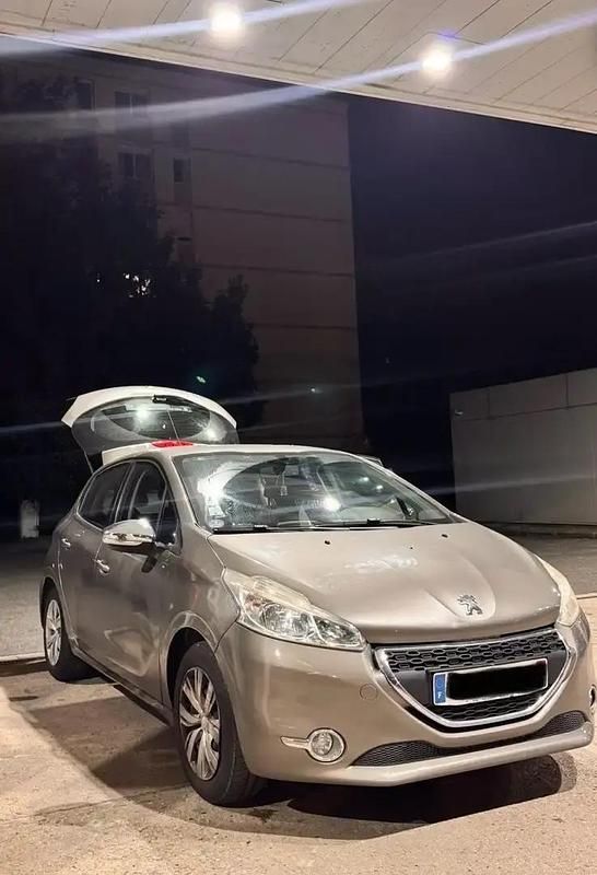 Occasion 2014 Peugeot 208 Style Citadine | 7 900 € (Prix cher) - Image 1/4