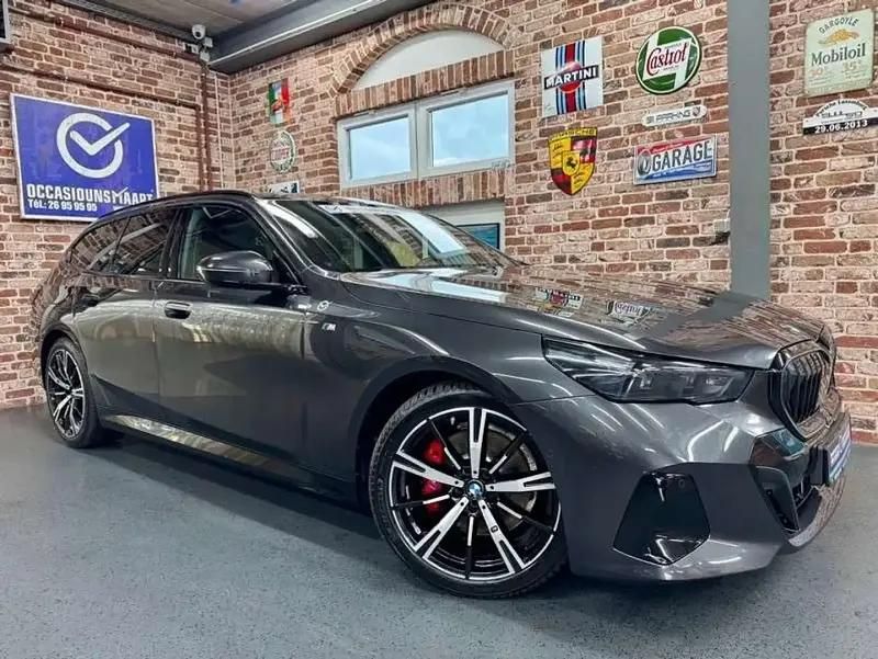 Gris Utilisé 2024 BMW 520 M Sport Break | 58 430 € (Prix juste) - Image 1/4