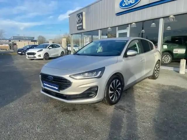 Gris clair métallisé Occasion 2025 Ford Focus Business Edition Berline | 23 990 € (Prix juste) - Image 1/4