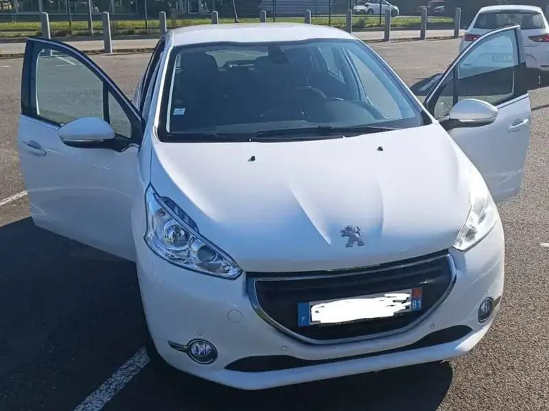 Utilisé 2015 Peugeot 208 Allure Citadine | 3 153 € (Prix juste) - Image 1/4