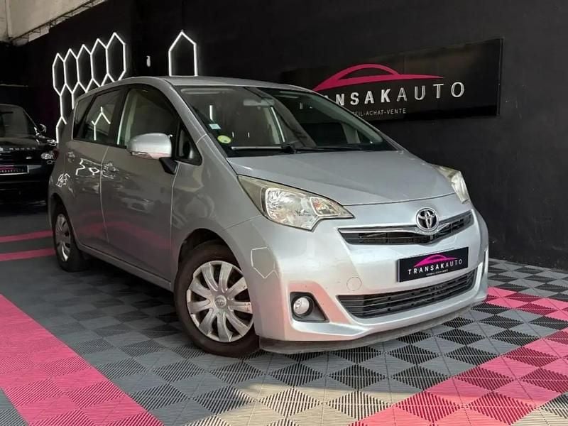 Gris Utilisé 2013 Toyota Verso-S Monospace | 6 990 € - Image 1/4