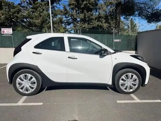 Blanc Occasion 2023 Toyota Aygo X Business Edition SUV | 13 990 € (Prix juste) - Image 1/1