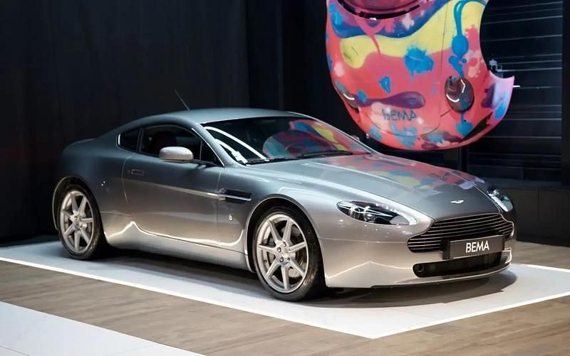 Gris Occasion 2006 Aston Martin V8 Coupé | 56 980 € - Image 1/4