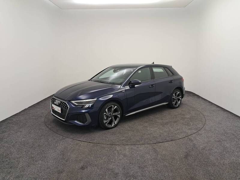 Bleue Utilisé 2024 Audi A3 Sportback Berline | 41 990 € - Image 1/3