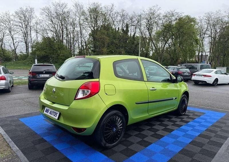 Occasion Renault Clio III 76 ch (55 kW) 2009 Vert Citadine