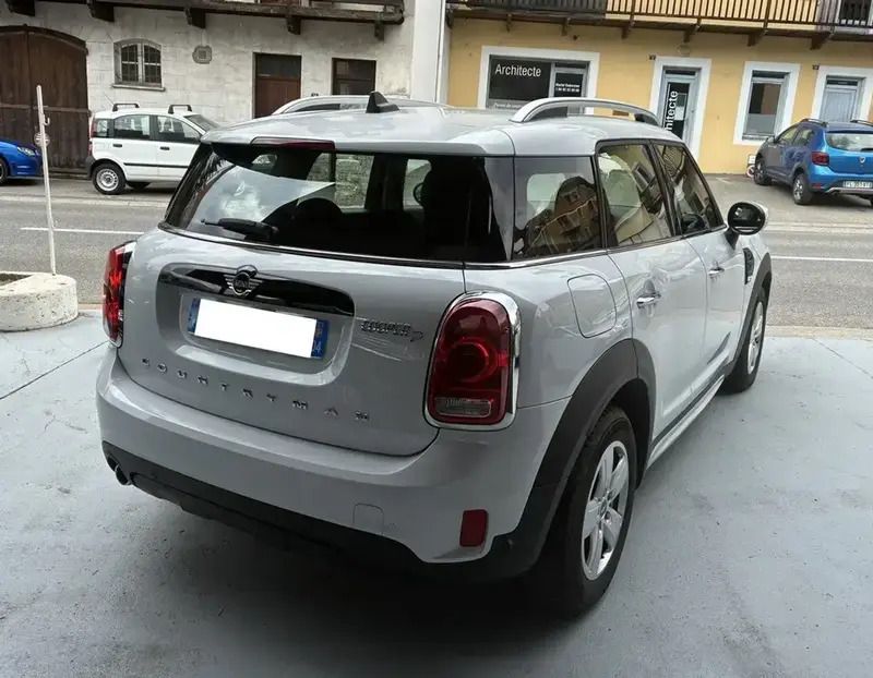 Image 2/4
