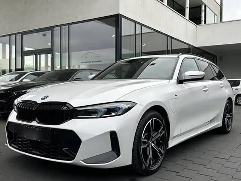 Blanc Occasion 2023 BMW 330e M Sport Break | 41 980 € (Prix juste) - Image 1/4