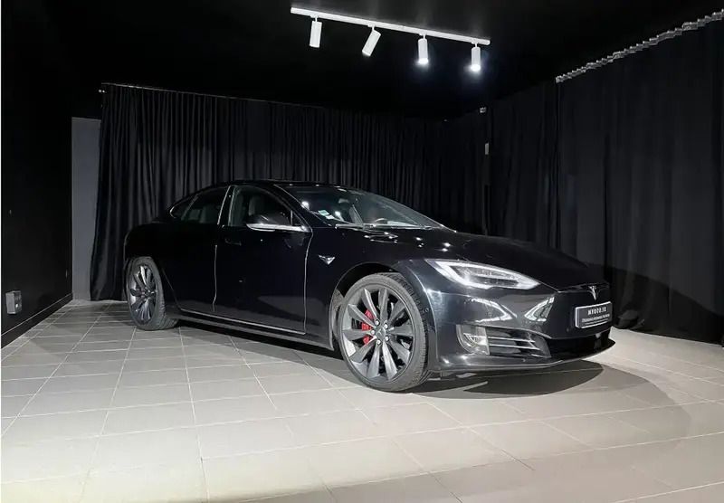 Noir Utilisé 2018 Tesla Model S Performance Berline | 46 900 € - Image 1/4