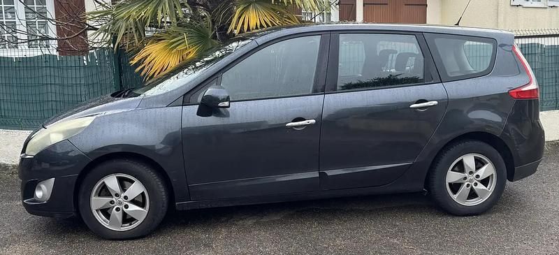 Occasion Renault Grand Scénic III Dynamique 131 ch (96 kW) 2010 Bleu Monospace
