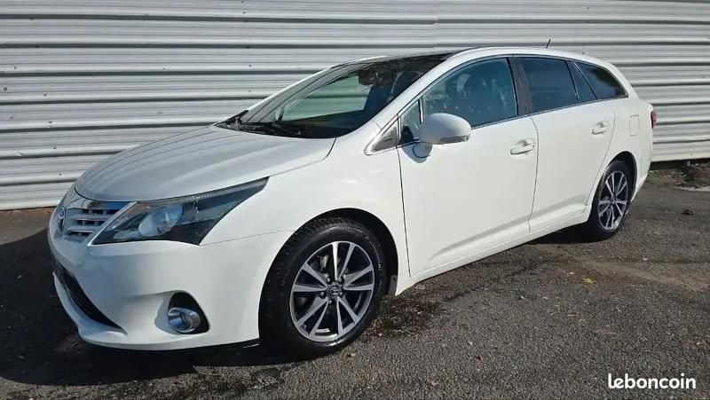 Blanc Utilisé 2013 Toyota Avensis Skyview Edition Break | 9 000 € - Image 1/4
