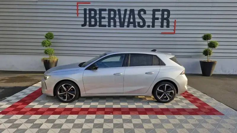 Utilisé 2023 Opel Astra Business Berline | 16 999 € (Prix juste) - Image 1/4