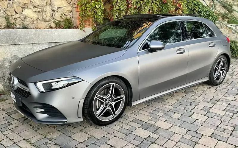 Gris Utilisé 2019 Mercedes A180 AMG line Berline | 24 990 € (Prix cher) - Image 1/4
