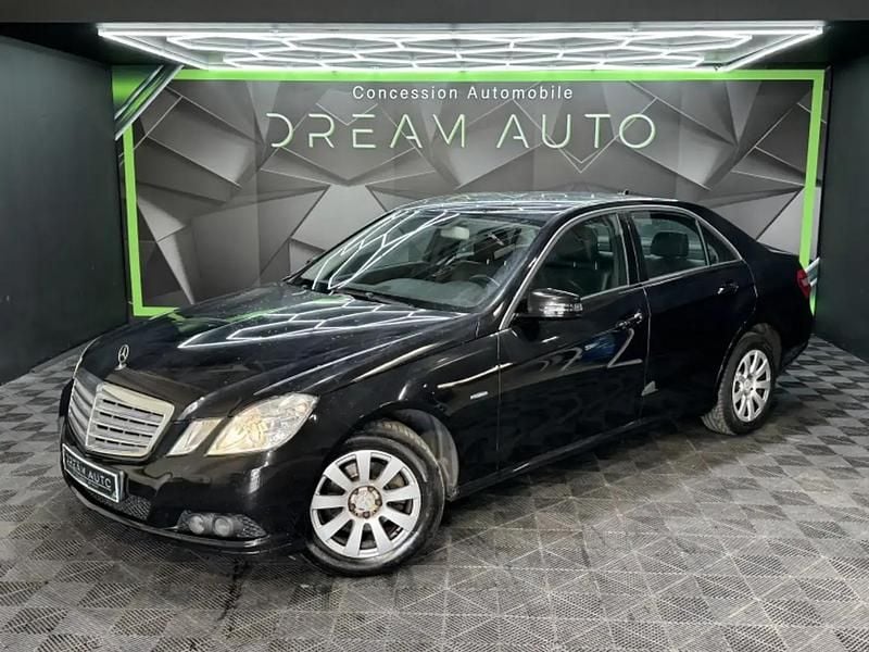 Noir Utilisé 2010 Mercedes E200 Classic Berline | 9 990 € - Image 1/4