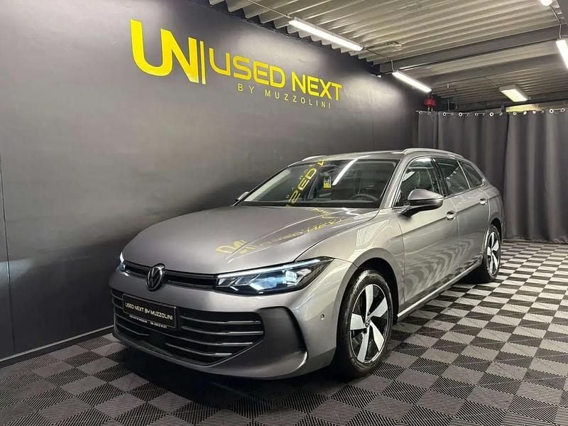 Gris Utilisé 2024 VW Passat Business+ Break | 33 733 € (Prix juste) - Image 1/4