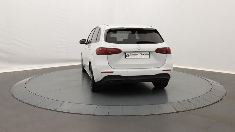 Occasion Mercedes B180 2023 Orange Monospace