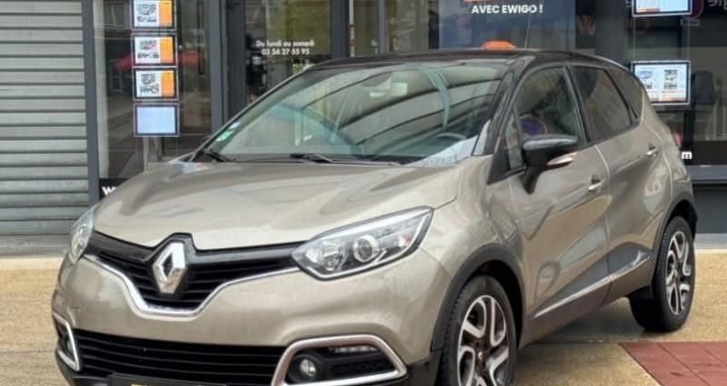 Gris Utilisé 2015 Renault Captur Zen SUV | 8 690 € (Super prix) - Image 1/4