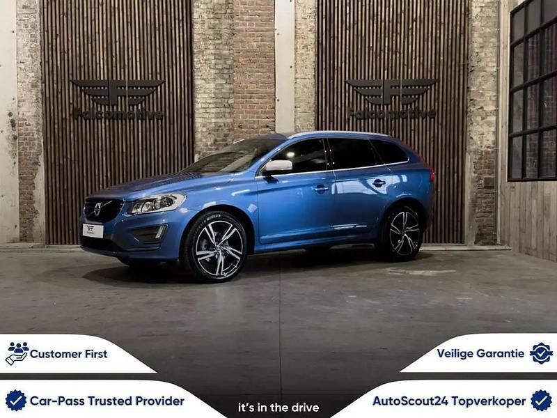 Bleu Utilisé 2017 Volvo XC60 R-Design SUV | 22 990 € (Prix cher) - Image 1/4
