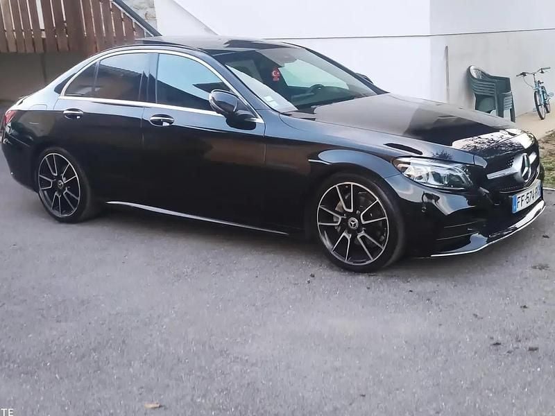 Noir Utilisé 2019 Mercedes C220 AMG line Berline | 27 500 € (Bon prix) - Image 1/4