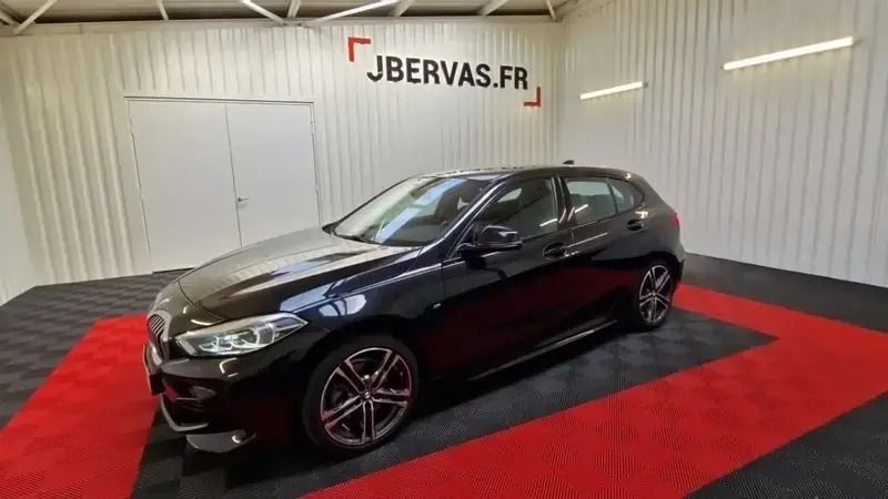 Noir Utilisé 2022 BMW 118 M Sport Citadine | 26 890 € (Bon prix) - Image 1/4