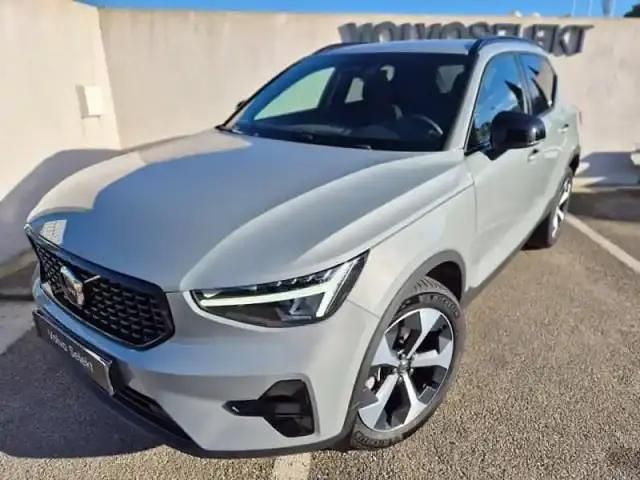 Gris Utilisé 2024 Volvo XC40 Plus SUV | 36 990 € - Image 1/4