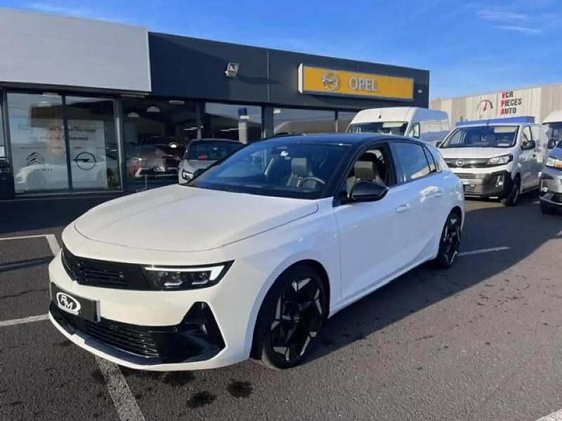 Blanc Utilisé 2024 Opel Astra GSe Berline | 39 900 € - Image 1/4