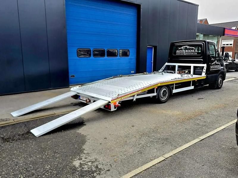 Noir Utilisé 2016 Iveco Daily | 34 900 € - Image 1/4