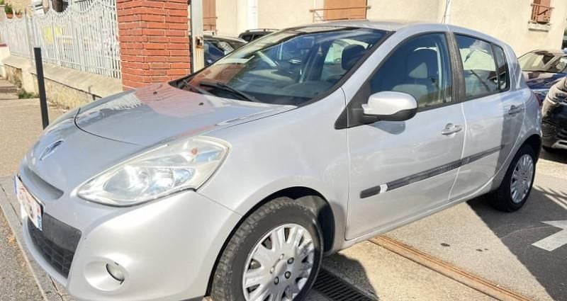 Utilisé 2009 Renault Clio II Authentique Citadine | 3 600 € (Prix juste) - Image 1/4