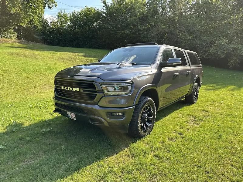 Gris Utilisé 2019 Dodge Ram Pick-up | 60 000 € (Prix assez cher) - Image 1/4