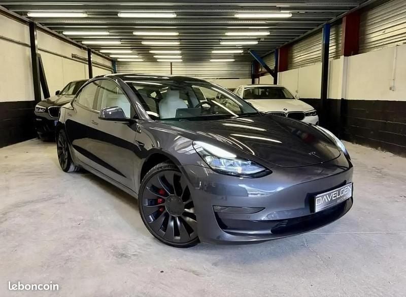 Gris Utilisé 2022 Tesla Model 3 Performance Berline | 31 990 € (Bon prix) - Image 1/4