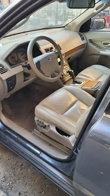 Gris Utilisé 2005 Volvo XC90 Momentum SUV | 4 200 € - Image 1/4