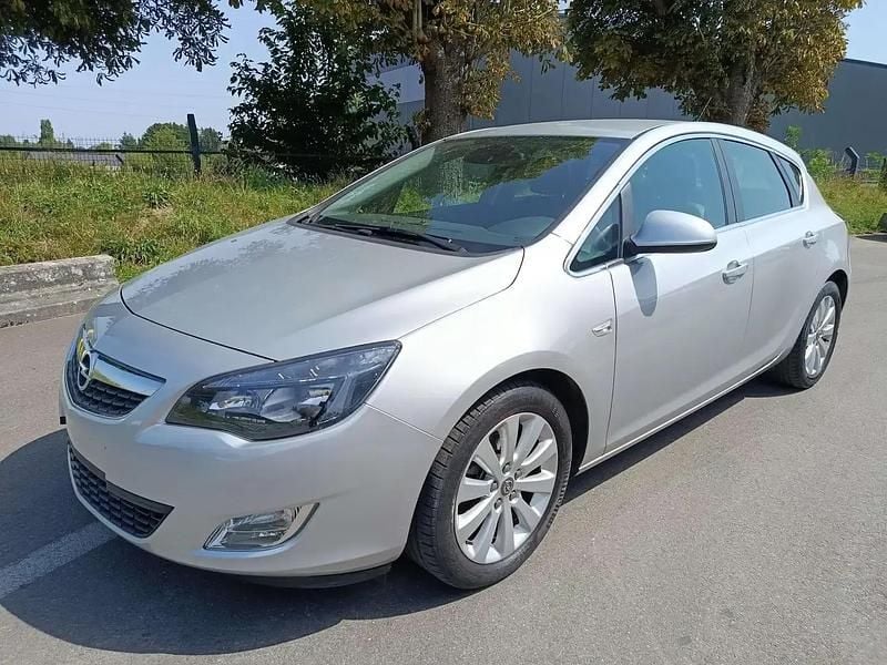 Gris Utilisé 2011 Opel Astra Cosmo Berline | 4 900 € (Super prix) - Image 1/4