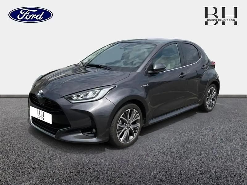 Gris Utilisé 2021 Toyota Yaris Hybrid Berline | 20 680 € (Prix assez cher) - Image 1/4