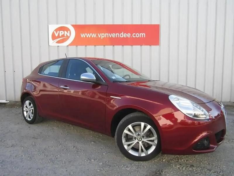Rouge Utilisé 2013 Alfa Romeo Giulietta Citadine | 10 990 € - Image 1/4