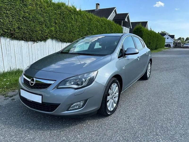 Utilisé 2005 Opel Astra Cosmo Berline | 2 000 € - Image 1/4