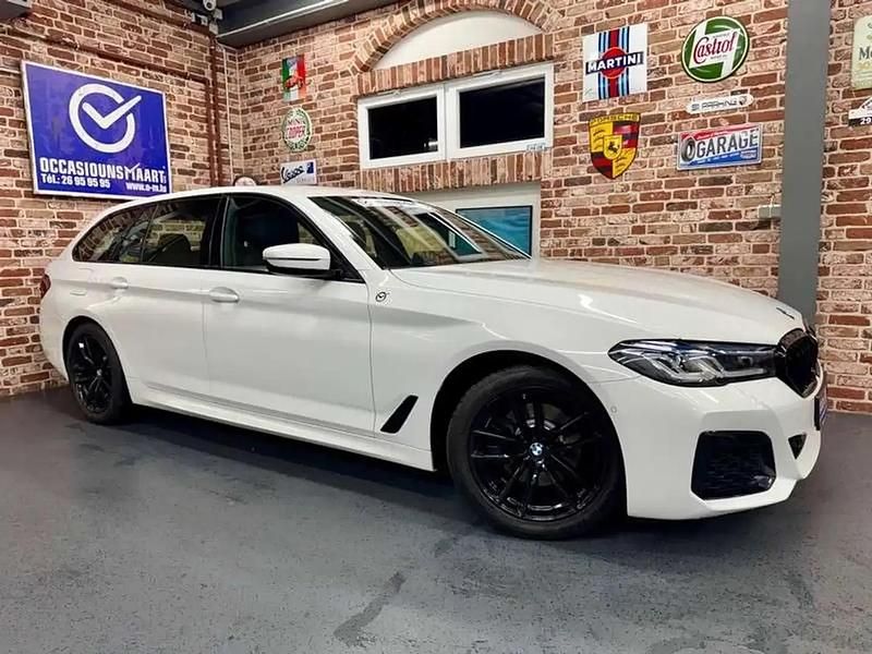 Blanc Utilisé 2022 BMW 520 M Sport Break | 43 558 € (Prix assez cher) - Image 1/4