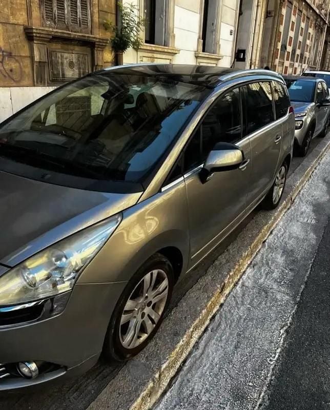 Beige Occasion 2010 Peugeot 5008 Monospace | 5 000 € (Prix juste) - Image 1/4