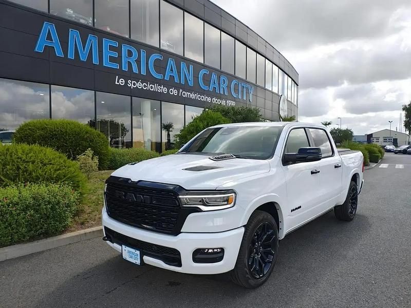 Blanc Nouvelle 2025 Dodge Ram Limited Pick-up | 106 990 € (Prix juste) - Image 1/4