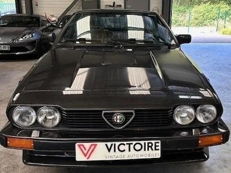 Gris Occasion 1984 Alfa Romeo GTV Coupé | 14 900 € - Image 1/4