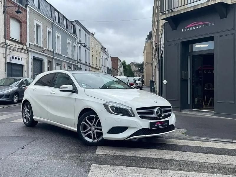 Blanc Utilisé 2015 Mercedes A200 Berline | 15 990 € (Prix juste) - Image 1/4