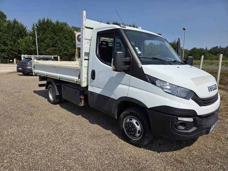 Blanc Utilisé 2019 Iveco Daily Van | 23 990 € (Prix cher) - Image 1/4