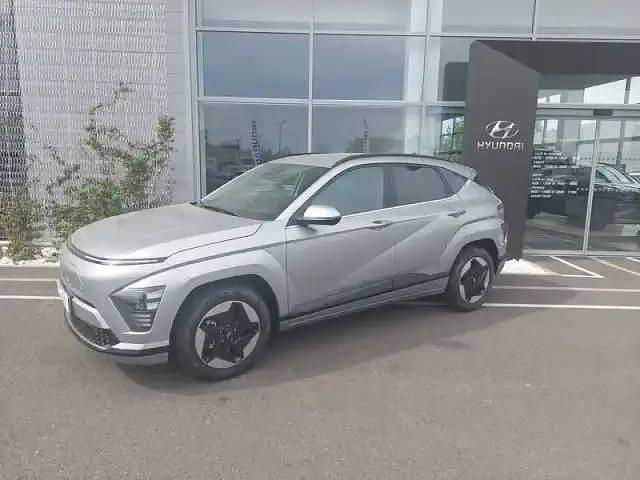 Shimmering silver Occasion 2025 Hyundai Kona SUV | 37 190 € - Image 1/4