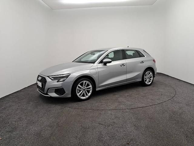Argent fleuret métallisé Occasion 2024 Audi A3 Sportback e-tron Business Citadine | 38 490 € (Prix juste) - Image 1/4