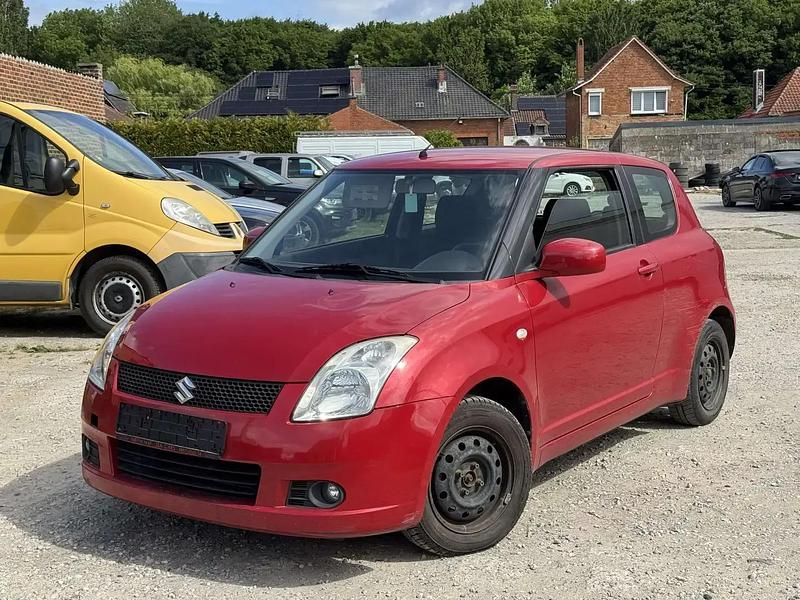 Gris Utilisé 2005 Suzuki Swift GL Berline | 990 € - Image 1/4