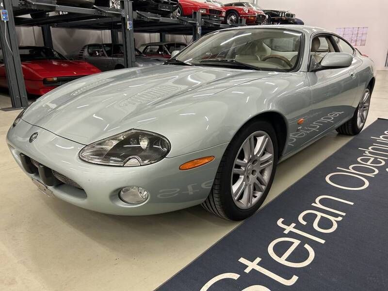 Gris Utilisé 2003 Jaguar XKR Coupé | 27 000 € - Image 1/4