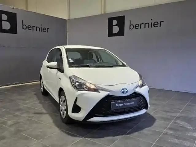 Blanc pur Occasion 2019 Toyota Yaris Hybrid Berline | 14 480 € (Bon prix) - Image 1/4